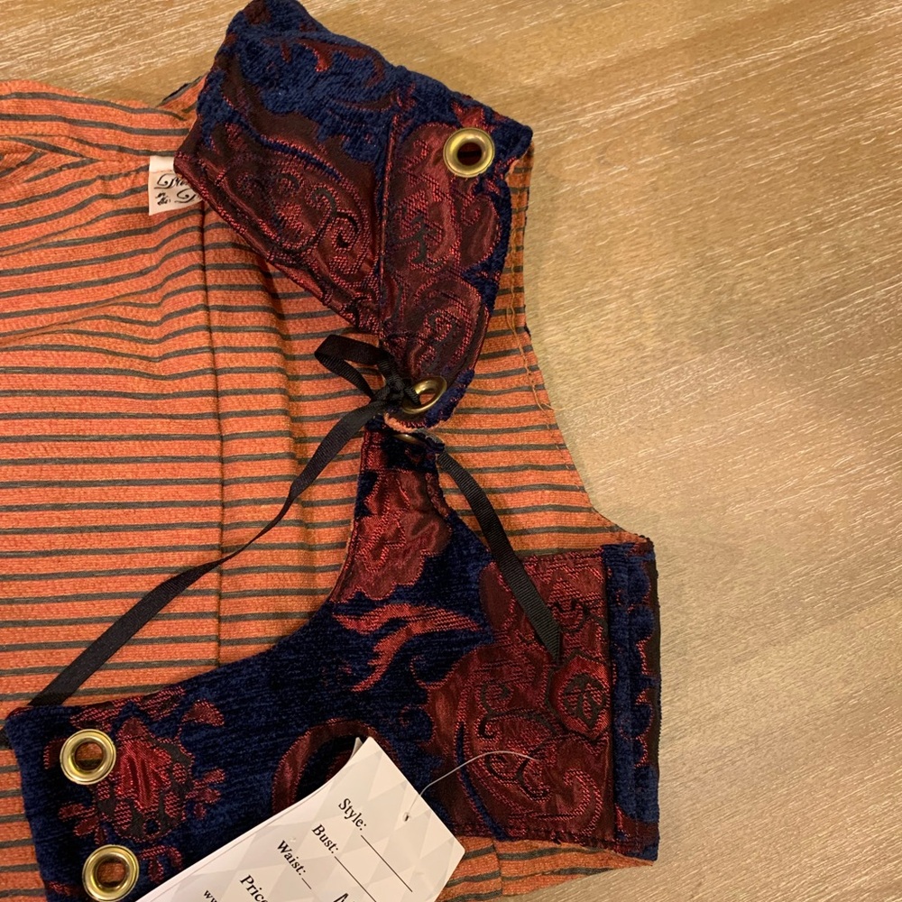 Cropped Dapper Vixen Top Missing Closure String - Picture 7 of 11